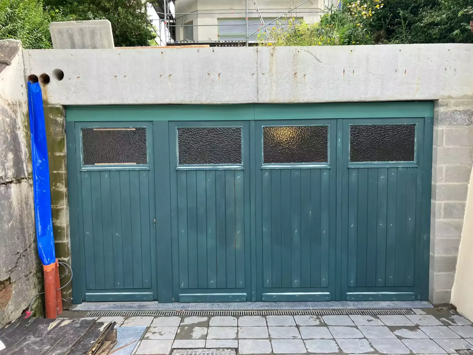 Moulded wooden door — Watermael-Boitsfort