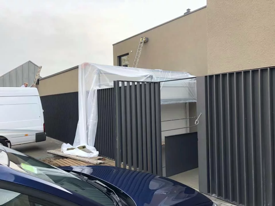 Portes de garage intégrées : faire disparaître l'ouverture dans la façade